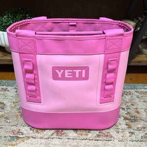 Like New. YETI Camino 20